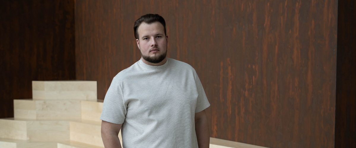 Fajny t-shirt męski - ciekawe stylizacje na co dzień | Duży Lolek