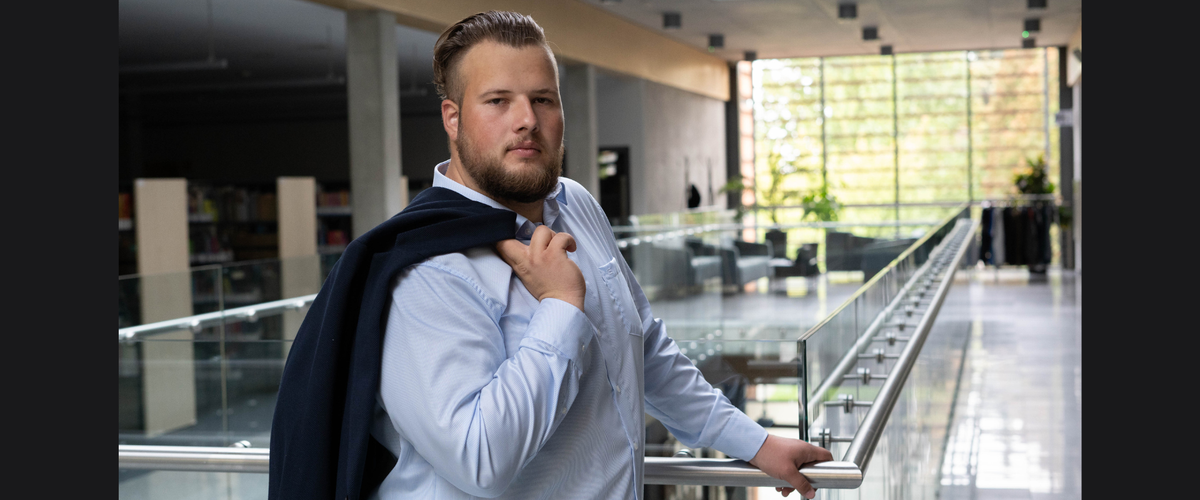 Stylizacje wielkanocne dla mężczyzn XXL: Jak wyglądać z klasą i czuć się swobodnie?