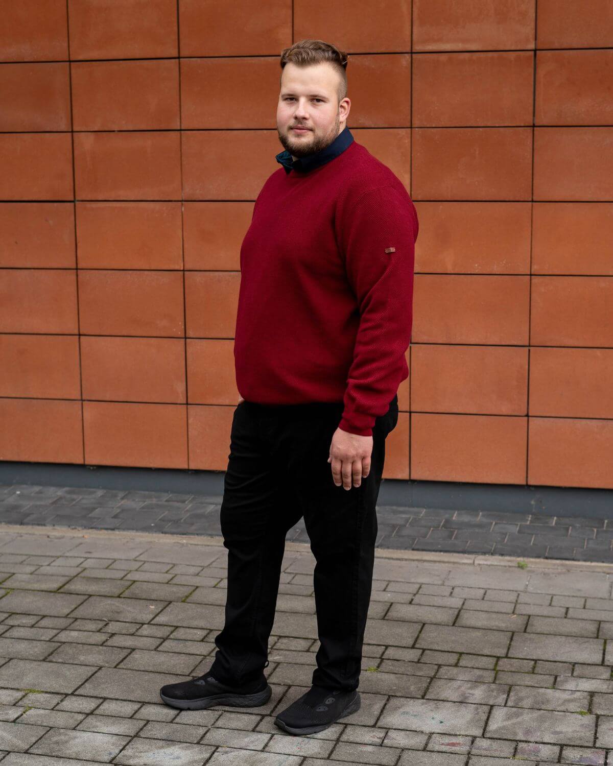 Velký pánský jednobarevný svetr přes hlavu Redmond 628-58 červená