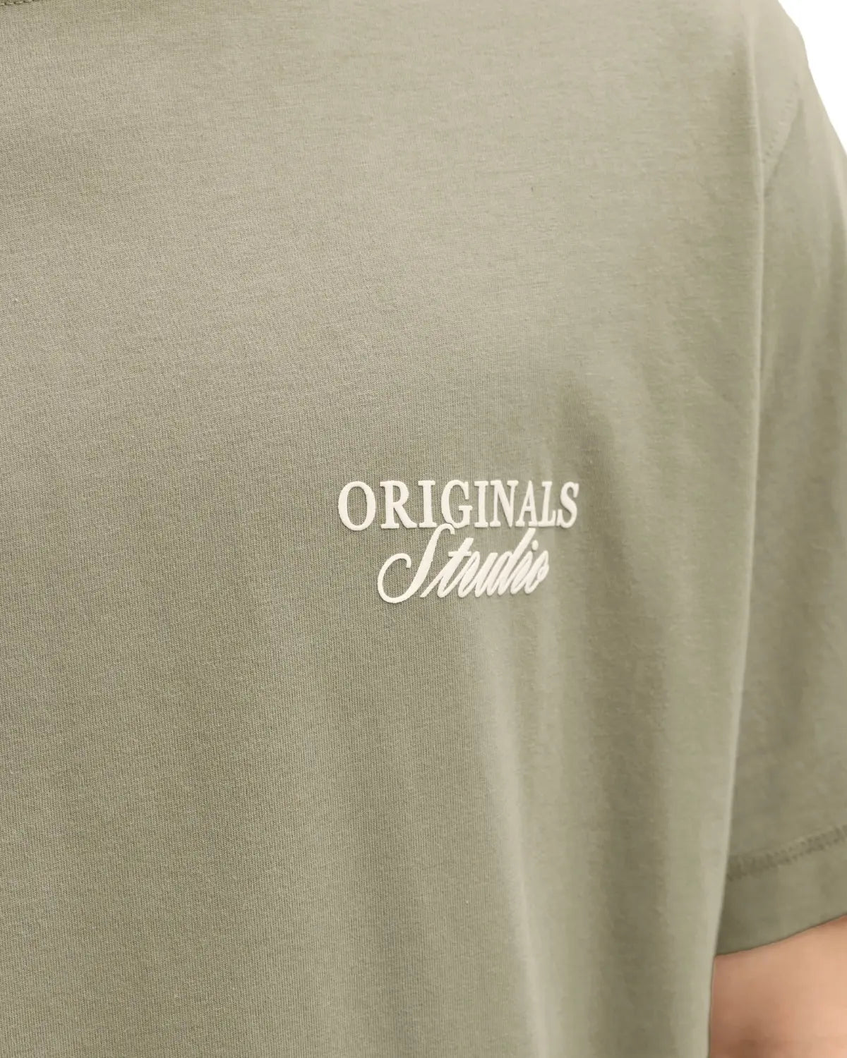 Velké pánské tričko s krátkým rukávem Jack &amp; Jones 12288197 khaki s potiskem na zádech